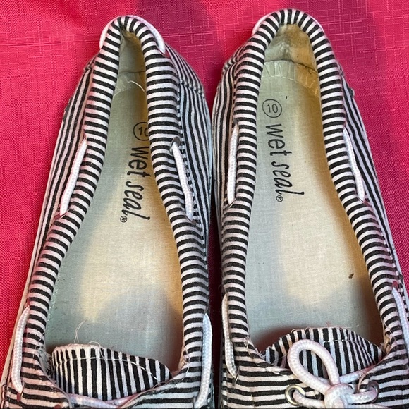 WET SEAL DOCKSIDES SIZE 10 - Picture 6 of 13